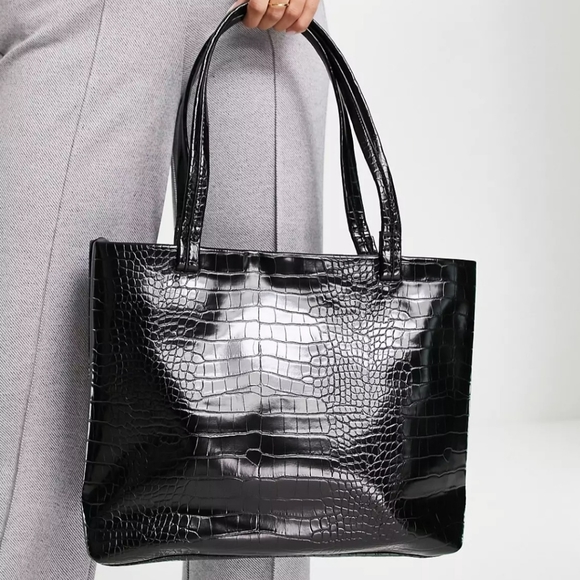 TRUFFLE COLLECTION | "Moc Croc" Tote in Black - Picture 6 of 8